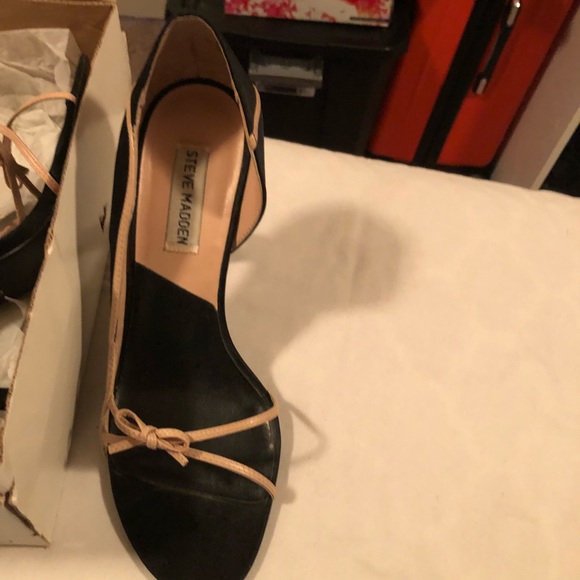 EUC Steve Madden Sandals - Picture 3 of 3